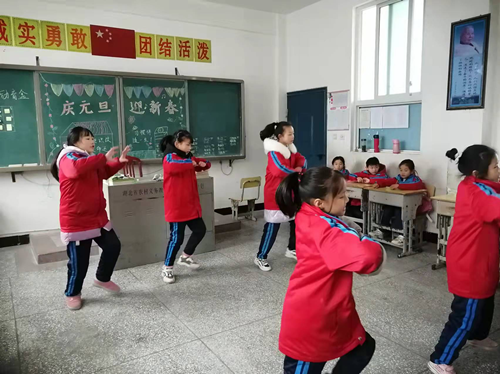 房县白鹤镇长龙小学开展 “庆元旦迎新春”活动