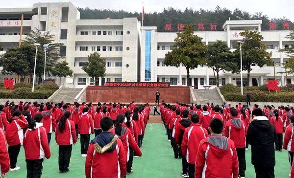 青峰初中筑实筑牢师生安全防线
