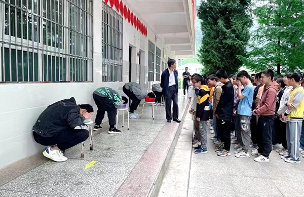 九道中学开展防溺水模拟演练系列安全教育