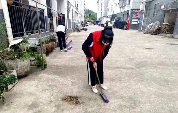 沙河中学开展“美化沙河，清洁乡村”的志愿者服务活动