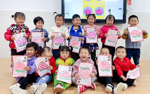 房县青峰镇中心幼儿园：爱满重阳，孝润童心
