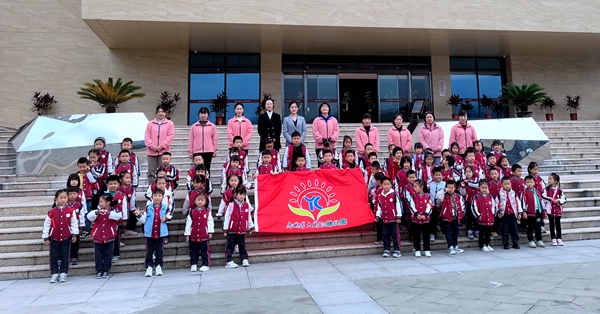唐城博大幼儿园：走进罗国士艺术博物馆 感受艺术之美