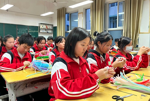 城关四中：以课后社团之彩   着学生成长之色