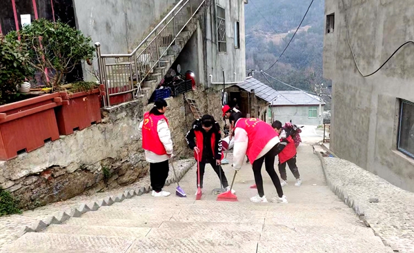 房县九道初中：开展“学雷锋 志愿新征程”主题活动