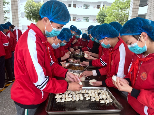 城关镇八一希望小学：我参与  我“饺”傲