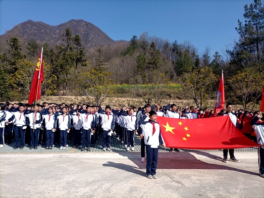 房县沙河乡中小学开展清明祭英烈系列活动