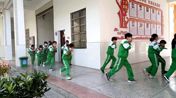 城关镇八一希望小学：以“演”筑防  防范未“燃”