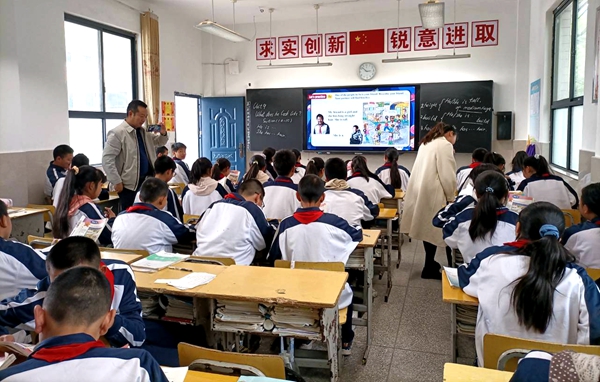教研中心下基层，把脉问诊开良方