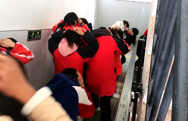 房县沙河乡明德小学开展“5.12”防震减灾宣传教育活动