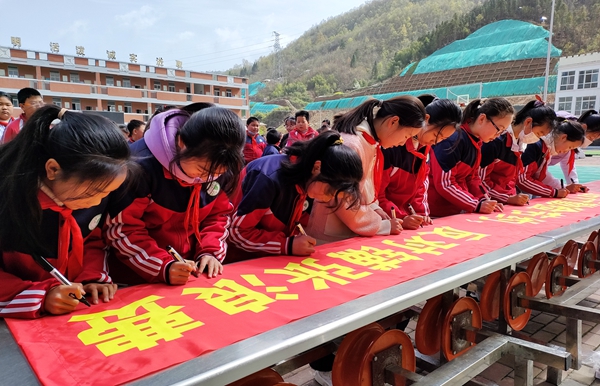 房县土城镇土城小学：厉行勤俭节约 弘扬传统美德