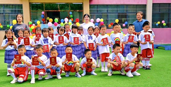 感恩成长  放飞梦想---沙河乡中心幼儿园大班毕业典礼