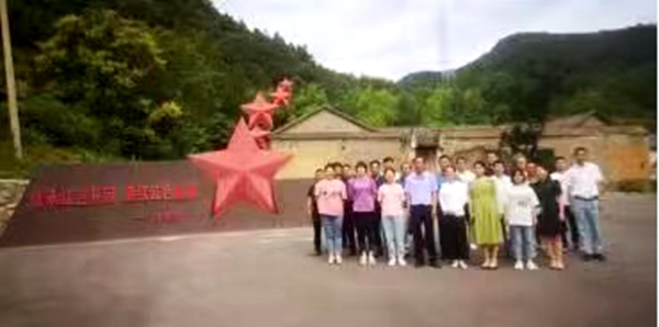 房县青峰镇中心学校开展多种形式“庆七一”主题实践活动