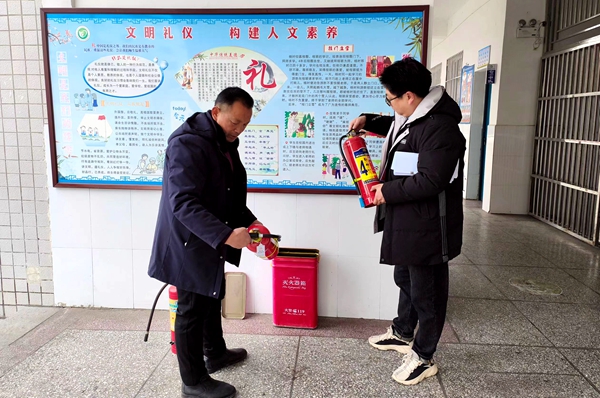 城关四中：开展假前安全检查   守稳筑牢安全防线