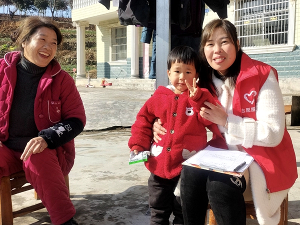 房县青峰镇中心幼儿园：家访有温度，双向奔赴暖寒冬