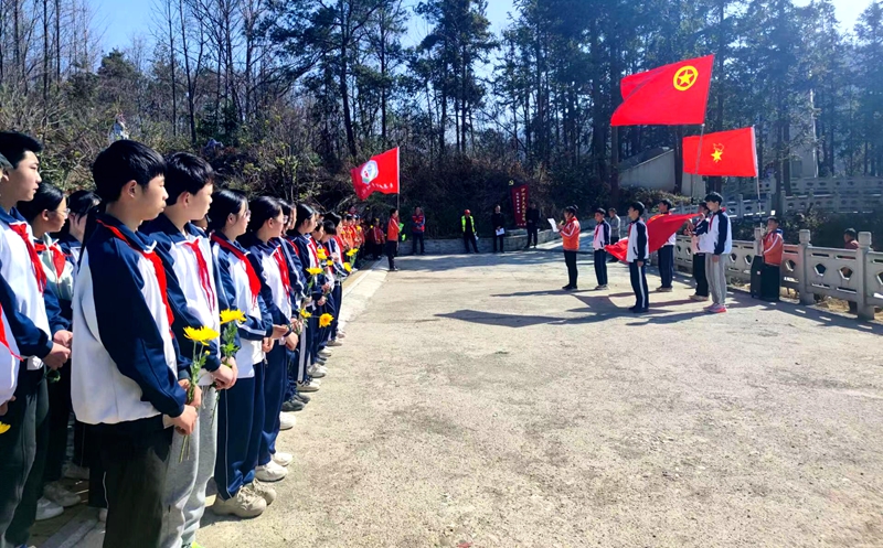 沙河乡中小学：清明祭英烈 红色永传承