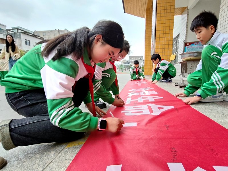 八一希望小学开展千名学生“沉浸式”防溺水教育活动