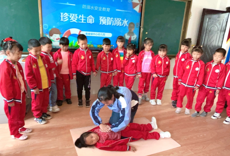 青峰镇中心幼儿园：科学防溺水，安全伴童行