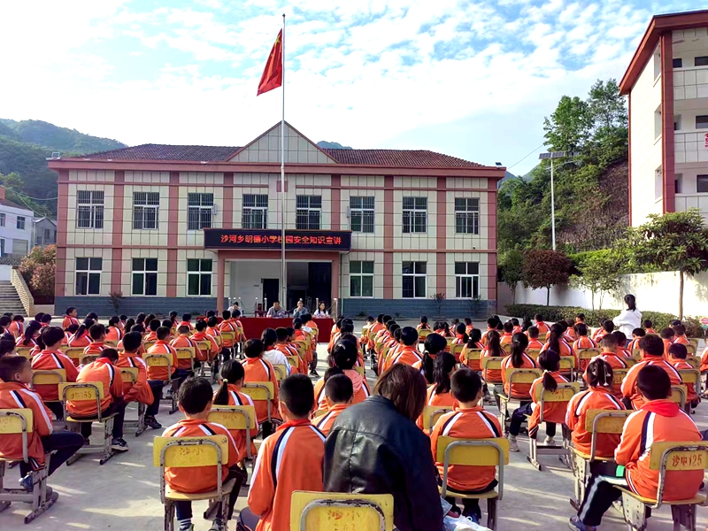 沙河乡明德小学召开法治安全教育大会