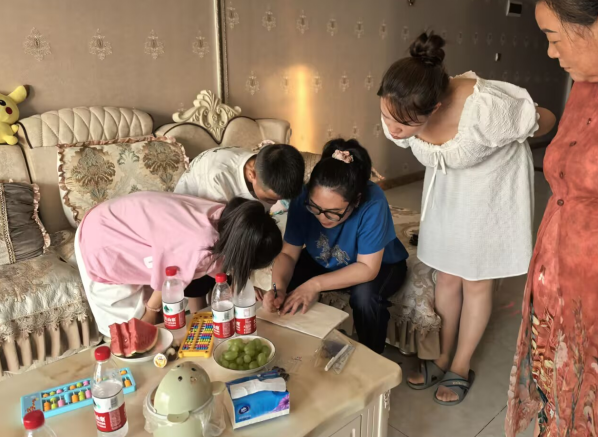 暖心家访迎暑假 家校共育护成长