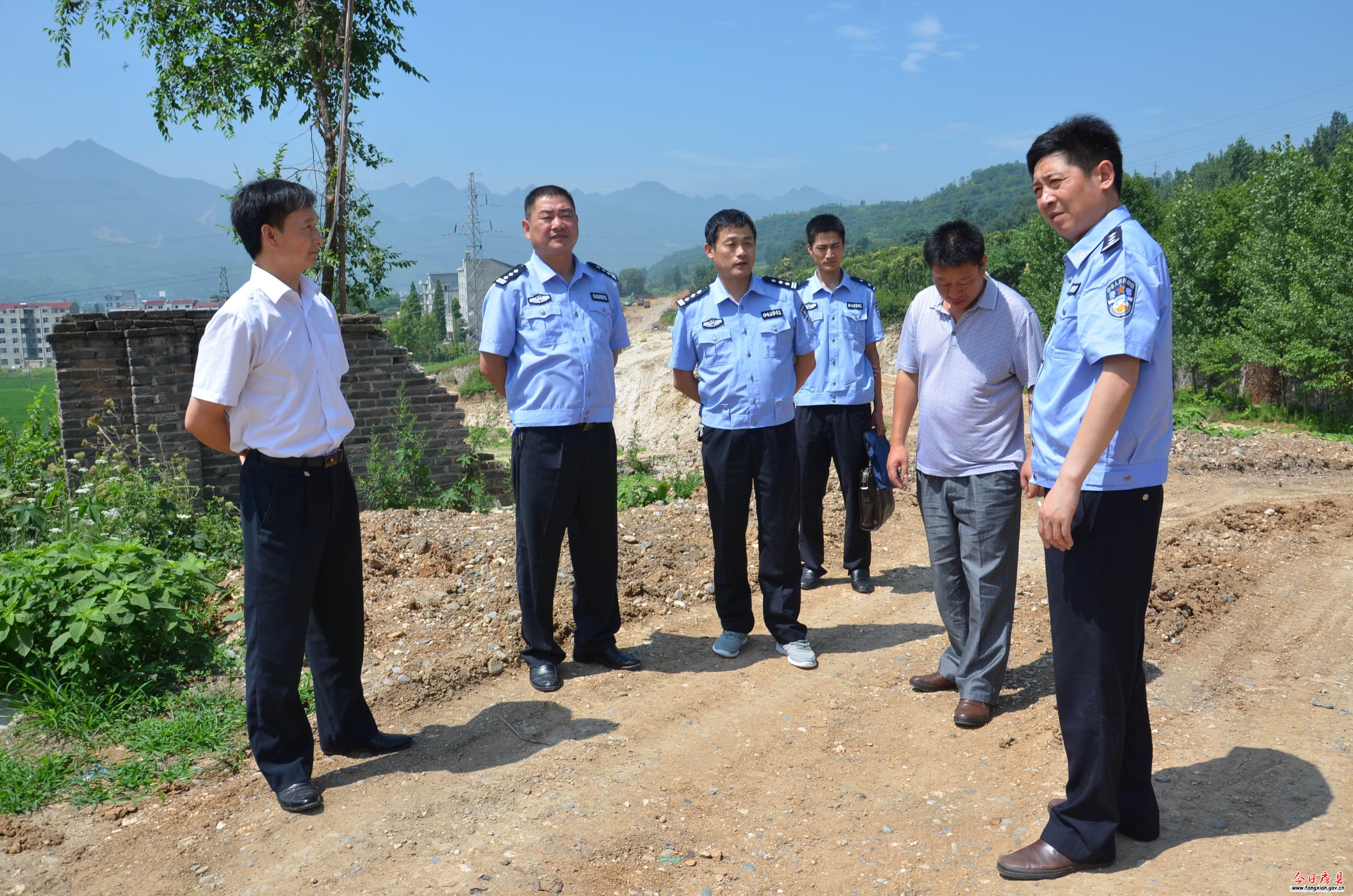 县公安局长柯正洪深入重点企业现场办公研究服务措施