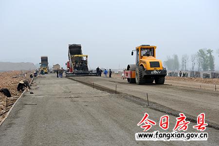 县交通局 加快重点工程建设步伐