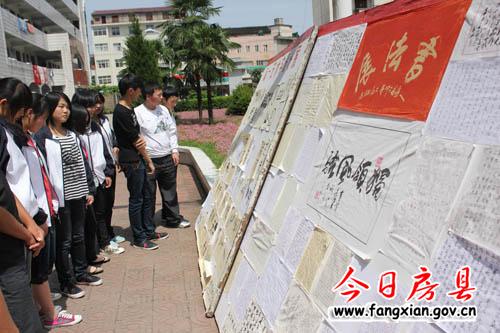 县二中举办汉字、英文书法、艺术字设计、绘画比赛