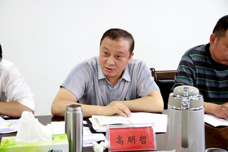县委常委,副县长高明哲在会上讲话