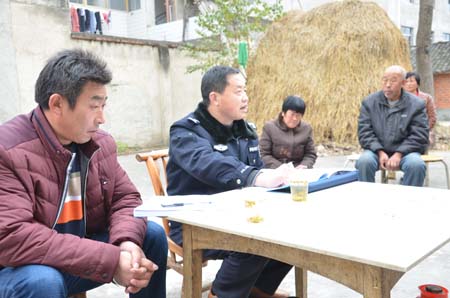 房县公安局赤岩村扶贫见闻：谁是困难户村民说了算