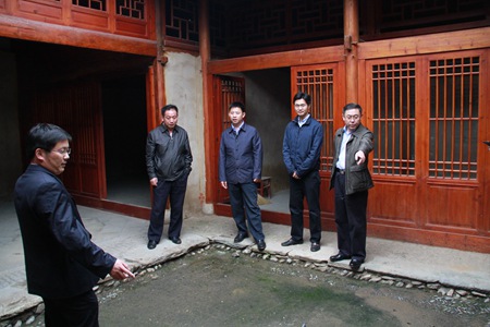 纪道清调研军店镇经济社会发展情况