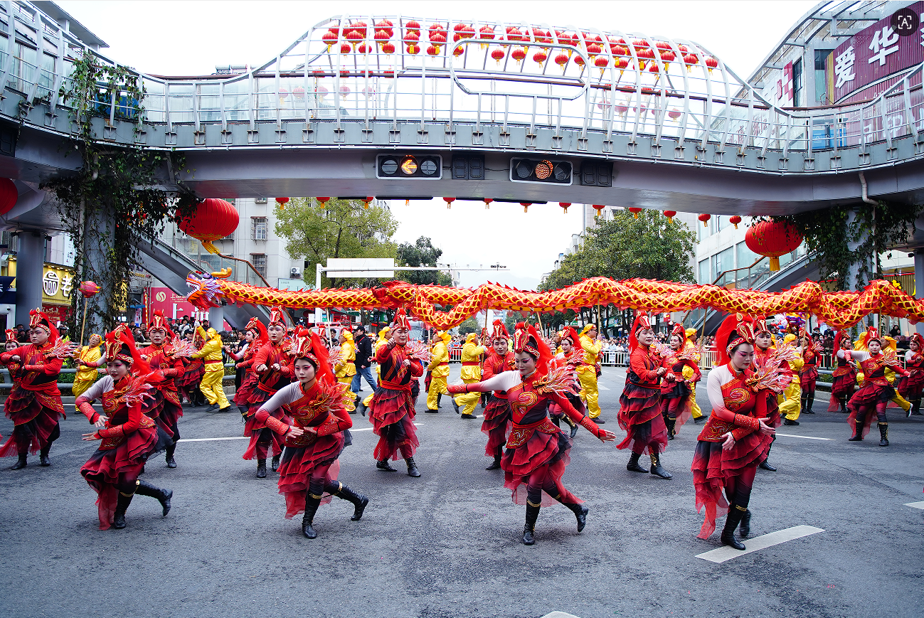 火龙翻飞闹元宵 非遗民俗祈丰年