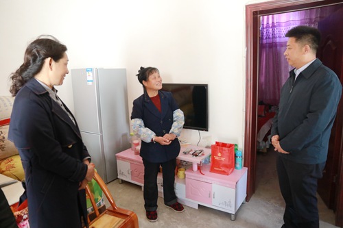 纪道清到五台乡调研精准扶贫工作