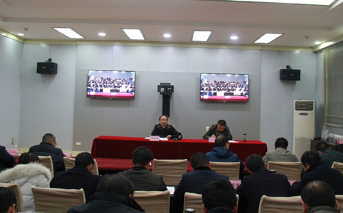 蔡贤忠指出：要狠抓基层党组织带头人队伍建设，坚决完成村(社区)“两委”换届工作任务