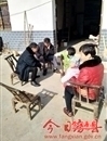 房县巨高天然养殖家庭农场走访慰问贫困户