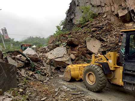 209国道房县杜川路段山体多次塌方现已抢通