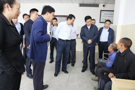 省民政厅长柳望春调研我县民政工作
