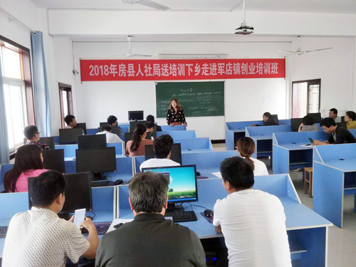 县人社局送服务上门送培训下乡