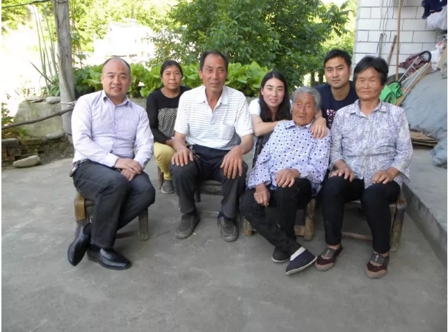 房县张安民家庭荣获2018年度“荆楚最美家庭”