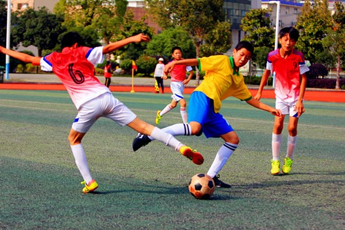 首届中小学生艺术节足球比赛闭幕