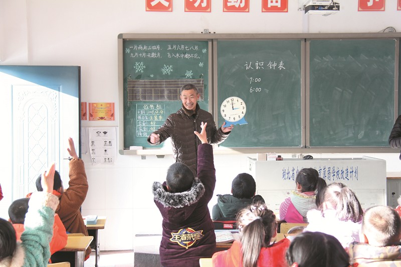 房县银龄教师:以校为家老有所为