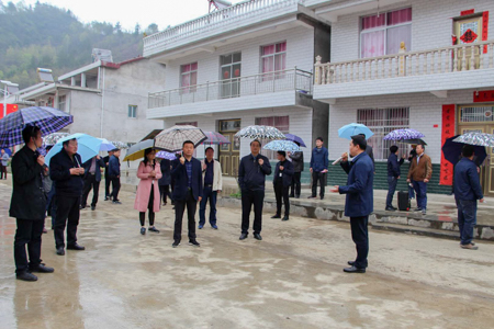 房县第一季度脱贫攻坚产业扶贫暨环境整治现场拉练活动拉开帷幕