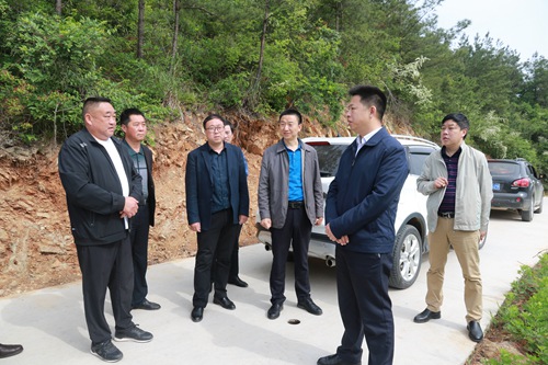 纪道清专题调研殡葬改革工作