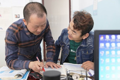 援疆路上播希望——记湖北省房县援疆教师邱奎