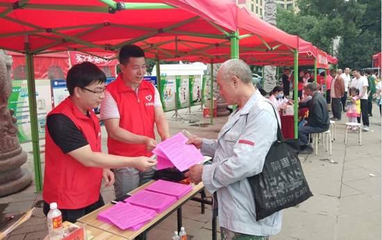 县黄酒产业发展中心 开展房县黄酒酿造食品安全宣传活动