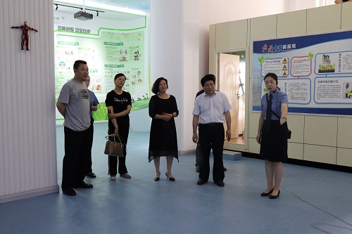 市委老干部局来房调研老干部工作