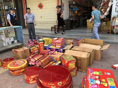 房县应急局开展烟花爆竹治理 规范经营市场秩序