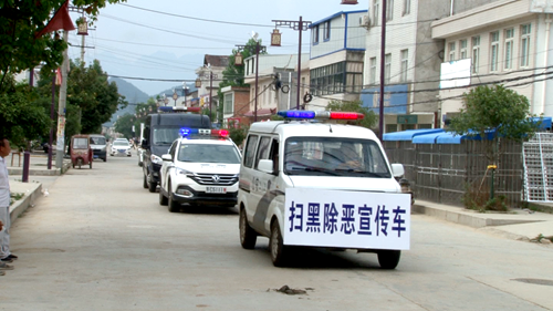 白鹤镇扫黑除恶宣传走进村庄
