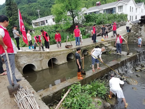 东城小学志愿服务队走进大木厂镇马进洞村