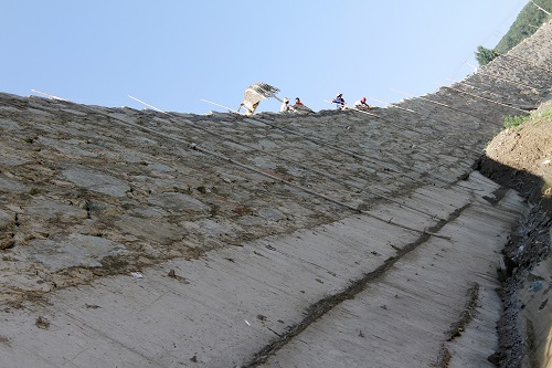 房县修建病险河堤筑牢安全屏障