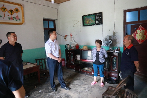 纪道清到窑淮镇调研脱贫攻坚工作