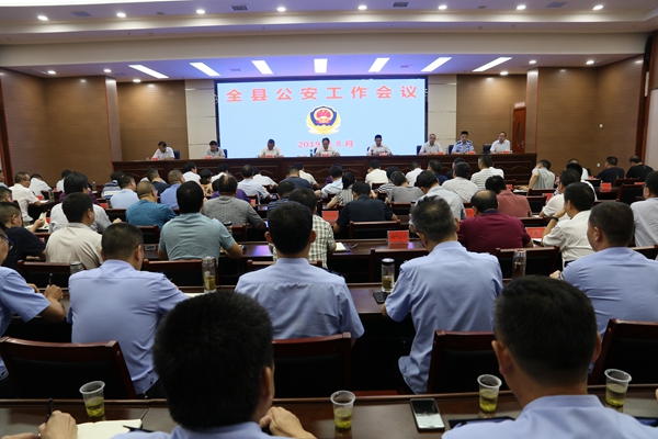 蔡贤忠在全县公安工作会议上要求：坚定政治立场 强化法制思维 全力抓好公安工作